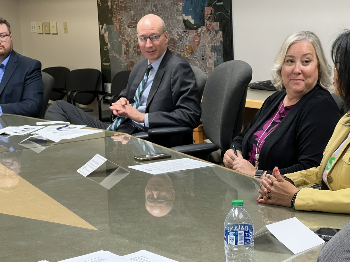 Our director, Marci Henson—and several local agencies—are currently meeting with the U.S. Dept of @ENERGY’s Dep. Sec. David Turk to discuss #AllinClarkCounty and other local programs bringing clean energy solutions to people in @ClarkCountyNV.