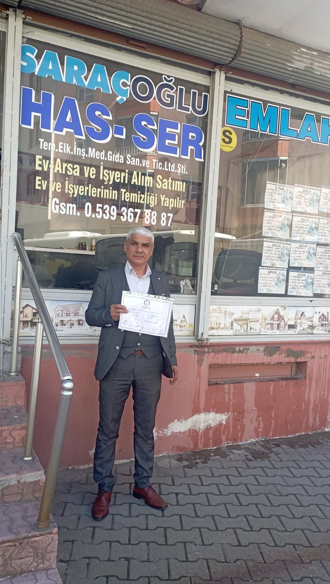 HanifiBara2's tweet photo. Mazbatamızı aldık çok şükür Bingöl mirzan mahallesi muhtarı geçici yerimiz Beşyol hat durağı Has Ser Emlakta bulunuyoruz Tüm mahalle sakinlerine duyurulur  Takdir Allah tan Hizmet bizden inşallah 
 
Saygıylar sevgiler diliyorum 

Mirzan mahalle 
Muhtarı 
HANİFİ BARAÇ https://t.co/NOO02UpMFL