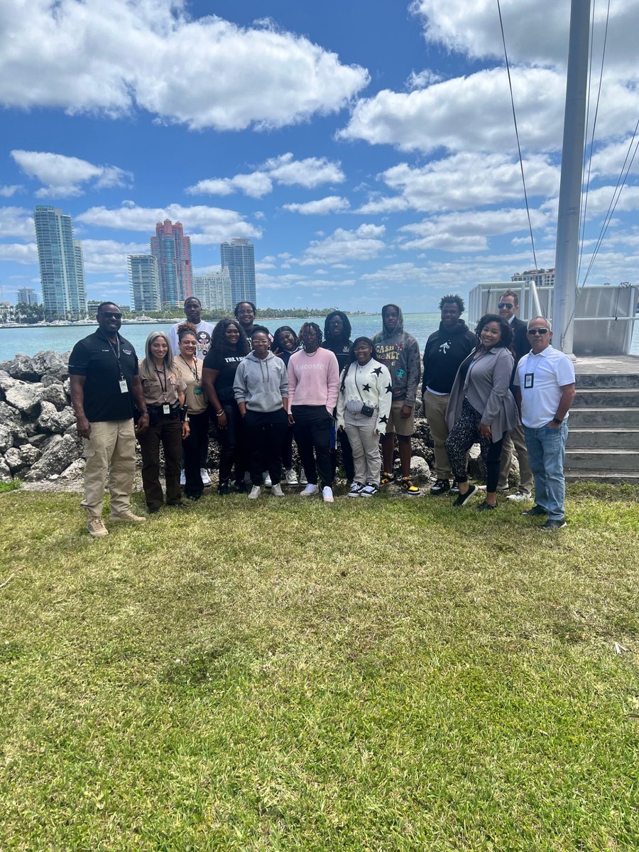 Students in the #PortMiami@bbbsmiami program, visited the @bbpilots headquarters, learned about maritime pilots’ job duties, and rode aboard a pilot boat.