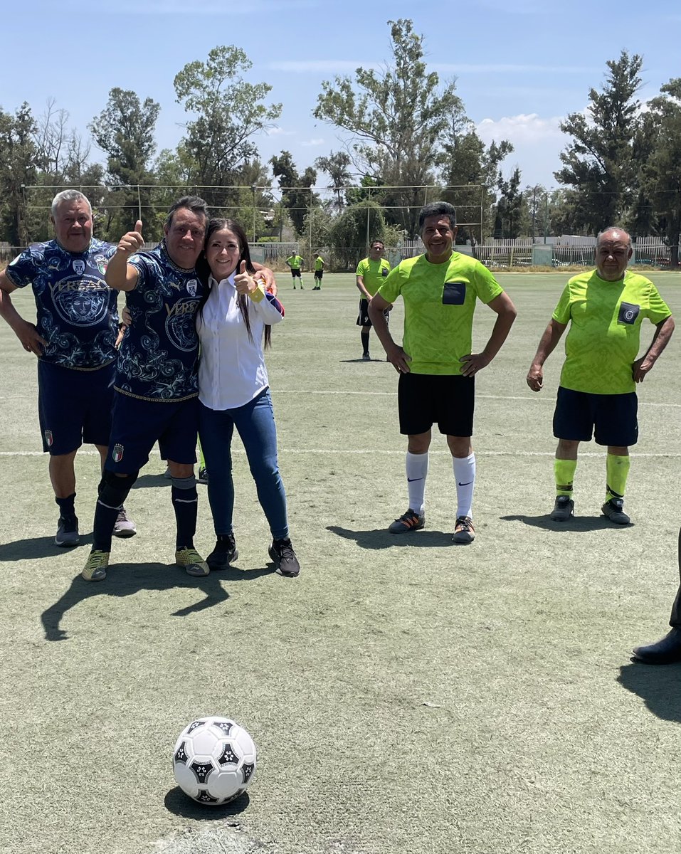 Las becas a deportistas y atletas serán una realidad en #GAM, así lo aseguró la candidata de #VaPorGAM @MaricelaGastelu ante la la liga varonil de fútbol del Deportivo Hermanos Galeana #VaPorElDeporte