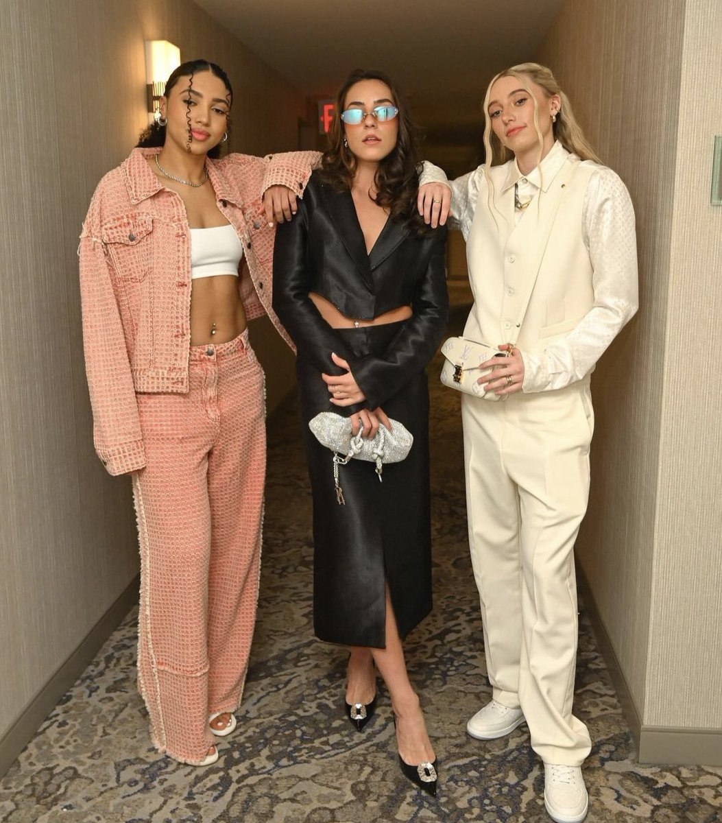 aysiacchanell's tweet photo. the holy trinity https://t.co/84jub0Ir5D