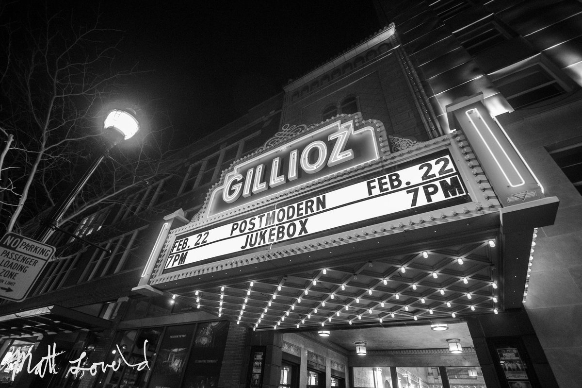 Postmodern Jukebox performing live at the Gillioz Theatre 

2/22/2024
•
#postmodernjukebox #gillioztheatre #downtownsgf #photography #concert #music #livemusic #livemusicphotography #performance #entertainment #nightlife #vintage #pmj #pmjtour #blackandwhite #marquee #neon