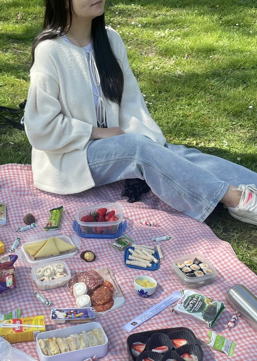 ange_chn's tweet photo. Mon picnic de l’année je l’ai enfin eu eheh Ange happy :) 
#picnic https://t.co/57YsBisnkA