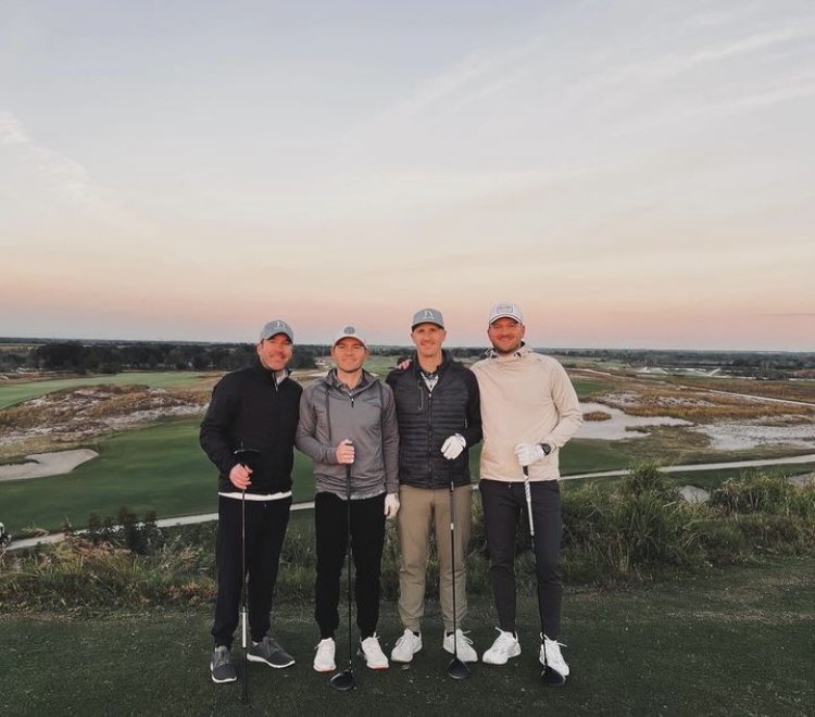 streamsong tweet picture