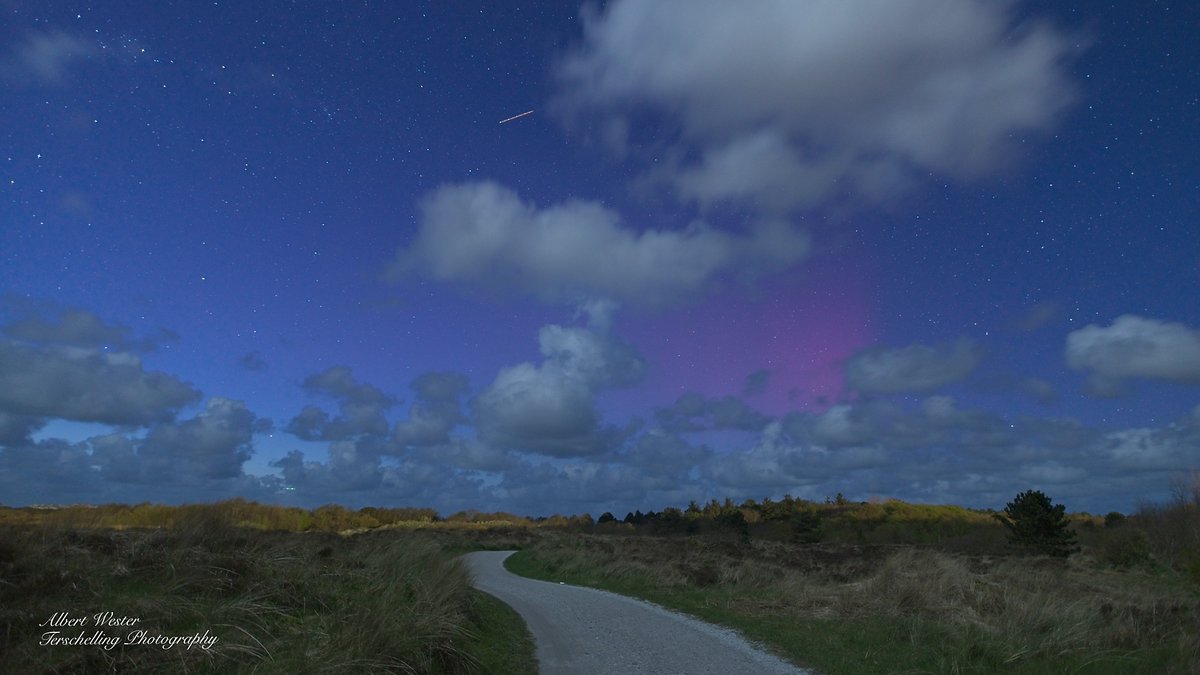 Veel licht van de #maan en lang last van de zonsondergang maar toch nog wat fotografisch #poollicht op #Terschelling 
#Noorderlicht #Auroraborealis