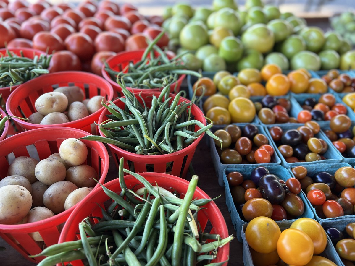 #ICYMI Three Farmers Markets opening this week 🍅 Mark your calendars for Mount Vernon on April 17, Burke on April 20, and Reston on April 27. Stock up on fresh produce and support your local community! Check out the Market schedule and locations online: bit.ly/2CLefmr