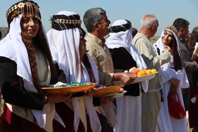 Cejna Çarşema Sor serî de li Şengal û Laleşa pîroz û li Kurdistanê pîroz be! Em hêvî dikin ev cejna qedîm a Êzîdîyan ji bo hemû mirovahîyê bibe sedema jiyaneke rûmet, aştiyane û azad. #ÇarşemaSor