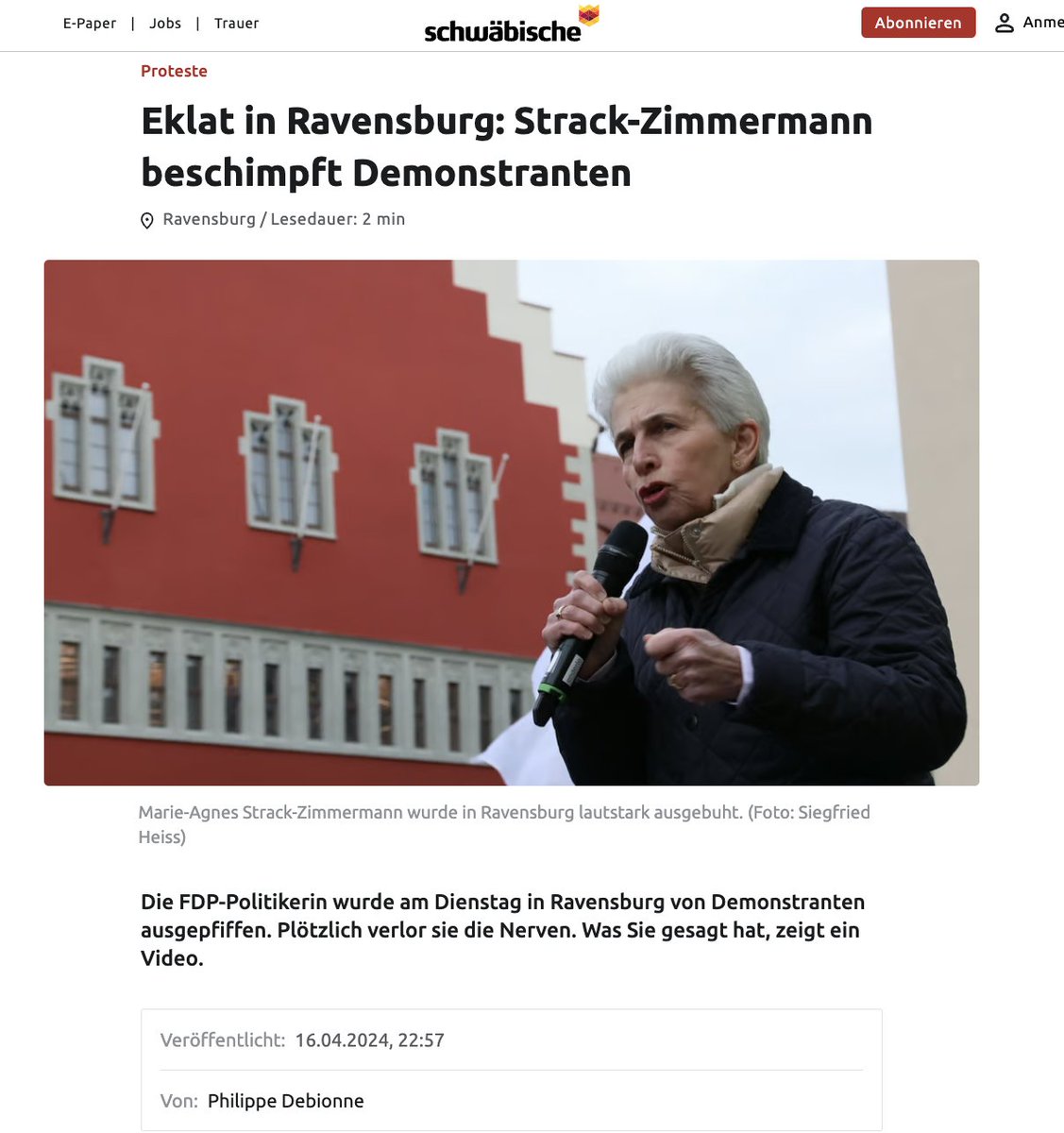 Strack-Zimmermann beschimpft Demonstranten 'Ihr seid zum Teil zu blöd, ne Pfeife in den Mund zu stecken!' Die FDP-Politikerin Marie-Agnes Zimmermann @MAStrackZi wurde bei einem Wahlkampf-Auftritt am Dienstag in Ravensburg von Demonstranten ausgepfiffen. Plötzlich verlor sie…
