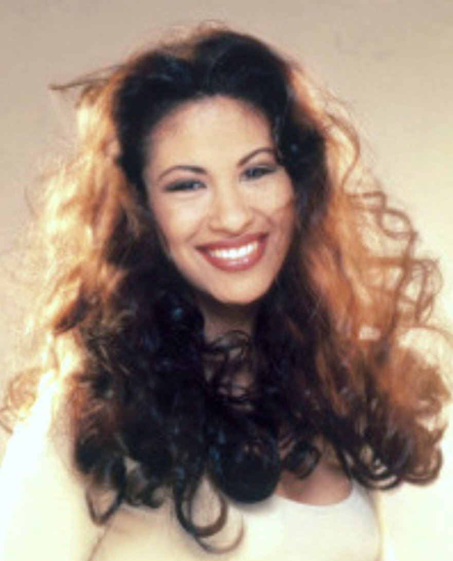 Happy birthday to an angel, Selena. You are truly missed.

RIP to a legend. 

#Thebestofthebest

🌹🌹🌹🌹🌹🌹🌹🌹🌹🌹🌹🌹

Bet she is leading worship to God