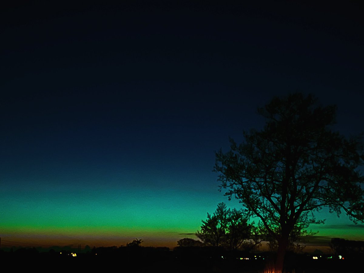DennyDrijfhout's tweet photo. Het #Noorderlicht enigszins zichtbaar (en op de camera wat beter) aan de horizon ten noorden van #Dorkwerd eerder vanavond. https://t.co/m4Z3eTzL6K