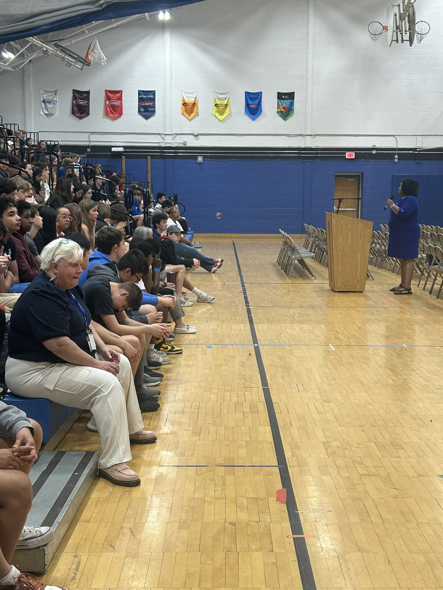 JRiesenmy's tweet photo. Having the opportunity to hear our Ladue School Board member, Kisha Lee, share messages about community service, belonging, and teamwork with our middle school students was a wonderful way to begin the week! https://t.co/s12c2DABIC