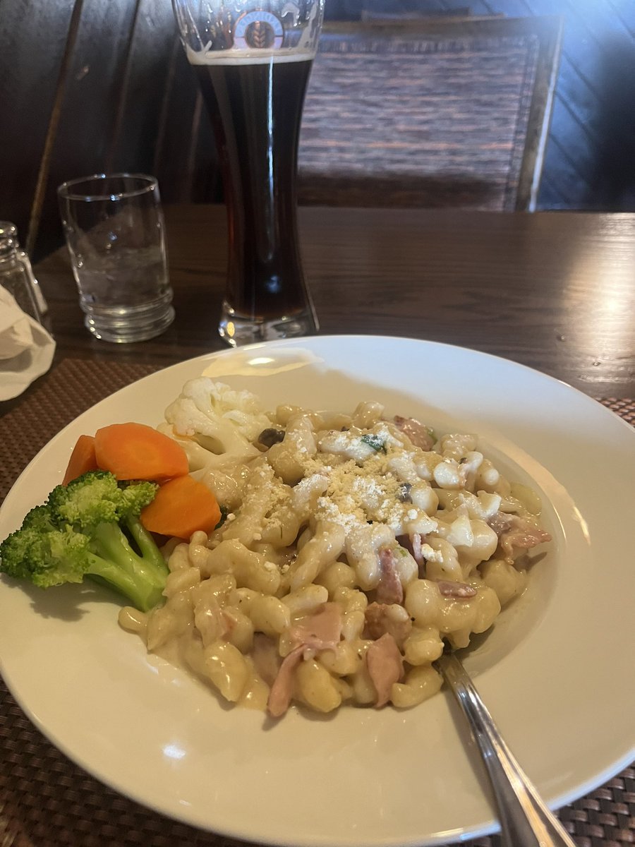 Tripz4Less1's tweet photo. Day 35 
Bit of a mixed bag
Woke up feeling like a bag of 💩
Wanted no part of skiing 
Skied 5 hours anyway 
Sunshine Village Banff, Alberta 
Delightful Austrian meal
Made some new friends in a cute hostel 

PB 
Gas $50c
Food $65c
Hostel $35c 

Saved
Lift ticket $165c https://t.co/JmTElPZzbN