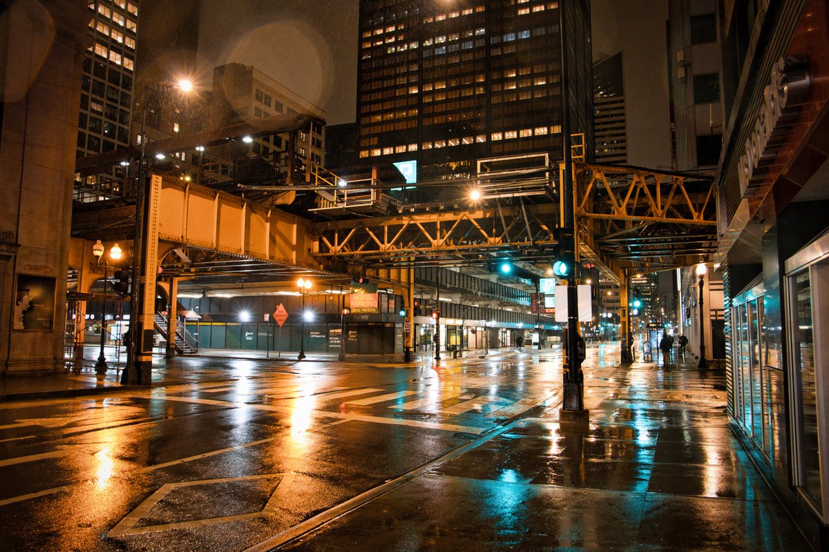 🔖Featured Photo Story of the Week 🔖 The warmth of a yellow streetlight can help you heal wounds. Explore the 'Sad, rainy night in Chicago' series by yangxc on.500px.com/n0y