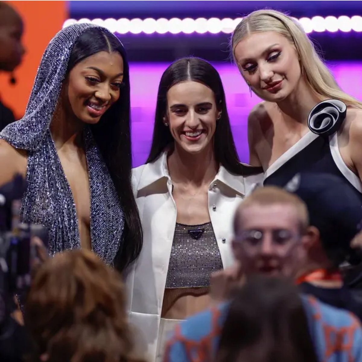 big_business_'s tweet photo. WNBA Draft ratings  

2016: 254,000
2017: 273,000
2018: 303,000
2019: 248,000
2020: 378,000
2021: 331,000
2022: 403,000
2023: 572,000
2024: 2,450,000 https://t.co/qqkQbE7TDa