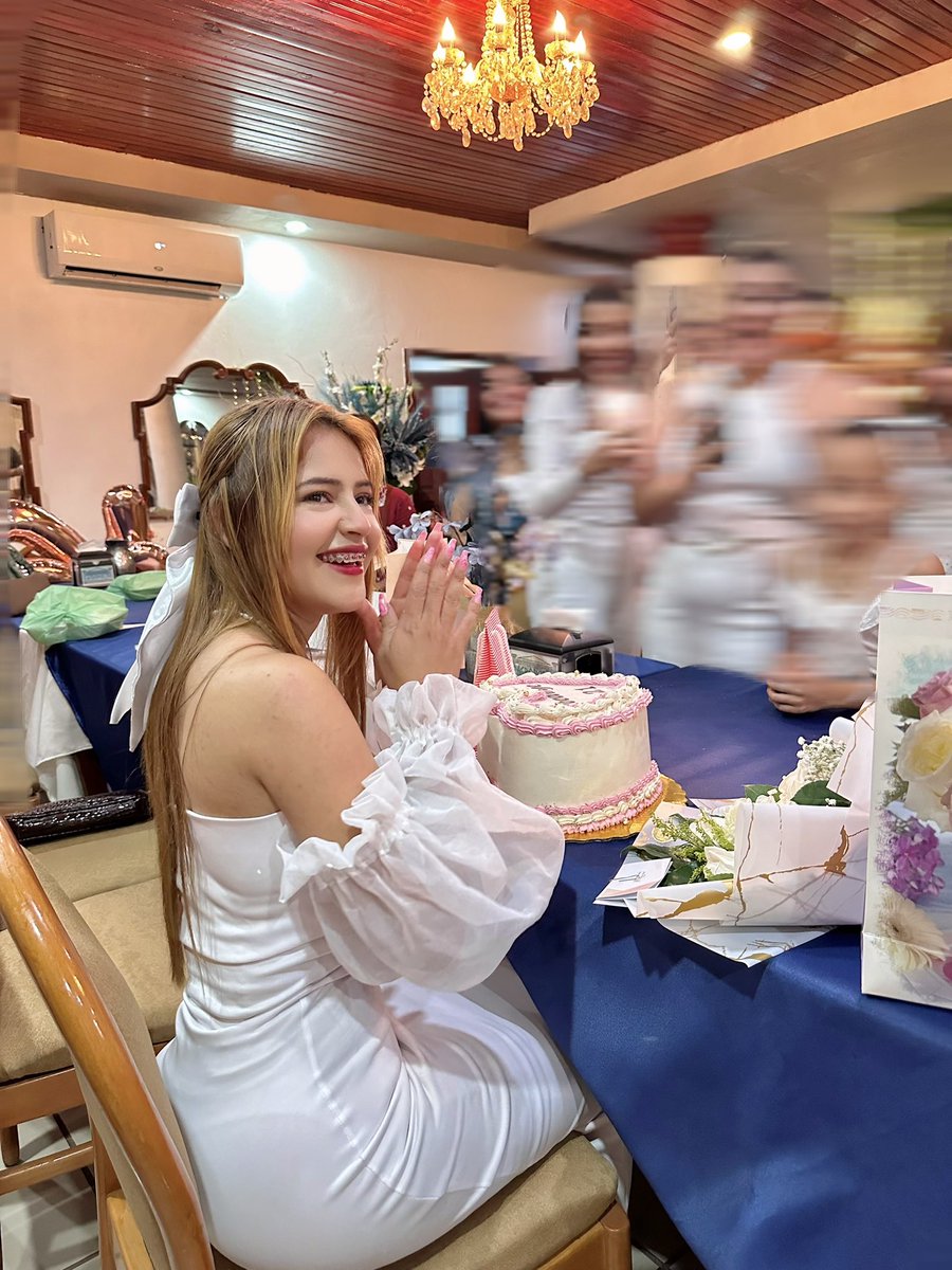 Ggabrielacortes's tweet photo. Feliz cumple para mi🤍🎂 #goodbye21 #hello22 https://t.co/HXTVjyjUIO