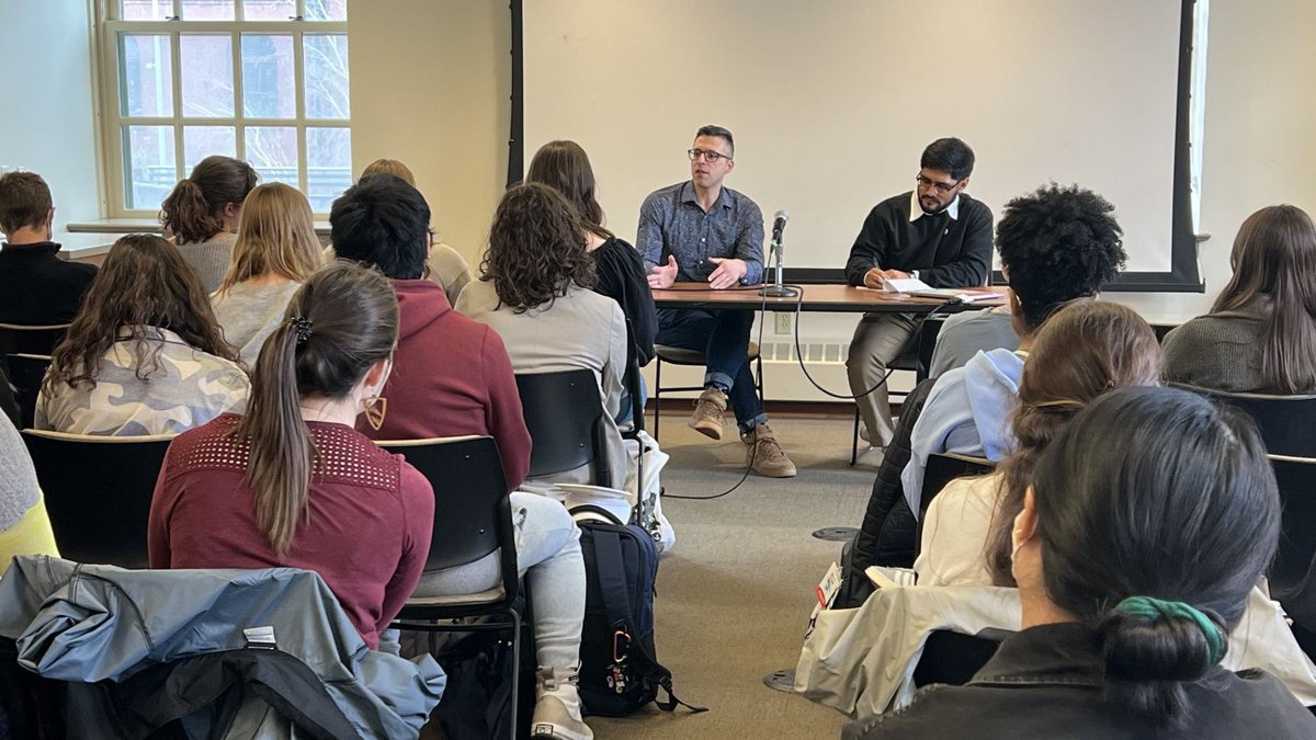 UWLaFollette's tweet photo. Before his sold-out presentation tonight, @EzraKlein met with our public management and environmental governance classes to discuss his findings on political polarization with our students. #LFS40
Support our students today on #DayOfTheBadger.
Donate: https://t.co/LQnxLJ0RVl https://t.co/0IRYThsKEE