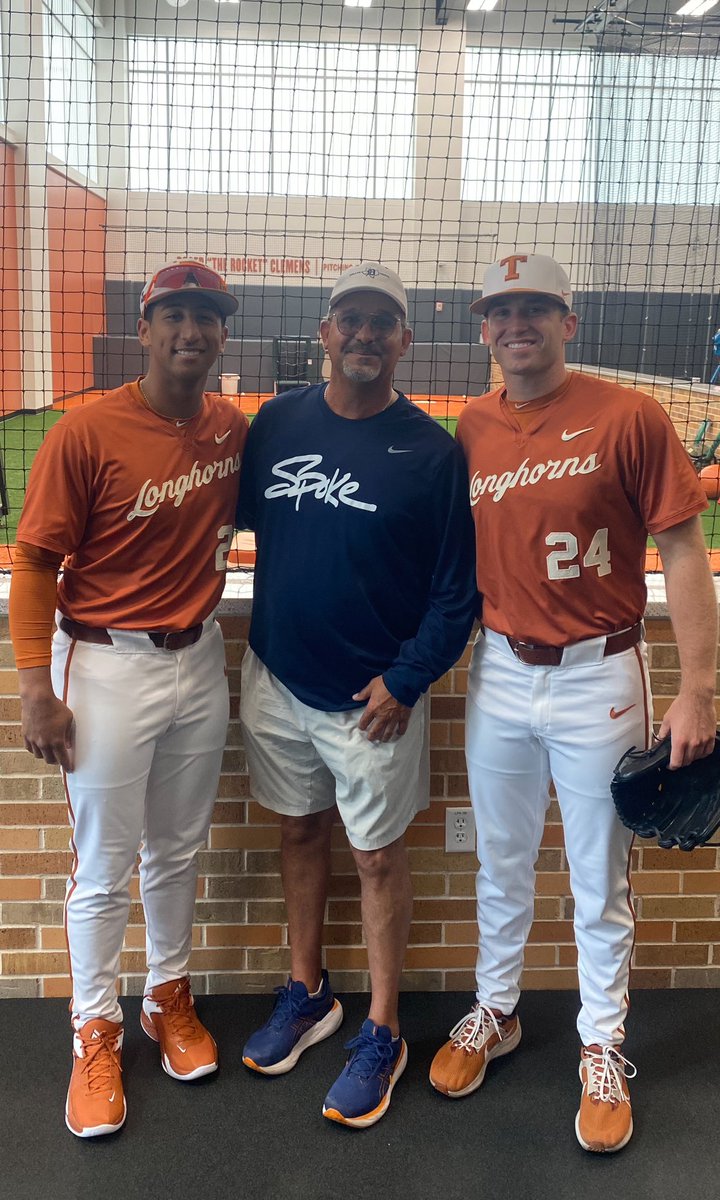 Quick stop in Austin and ran into my boys. Captain and Lummy. From 12u to grown men. Love it!! I’m a lucky man. #tigerfamily @MarucciDugout