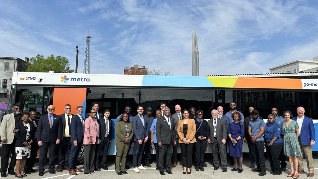 FTA_DOT's tweet photo. FTA Acting Administrator @Veevanterpool joined @cinncinnatimetro and national and local union officials from @ATUComm and @AFLCIO to highlight our recent work to improve safety for transit workers and riders. https://t.co/Rs4fNFOc98 https://t.co/SUP8z37Qvq