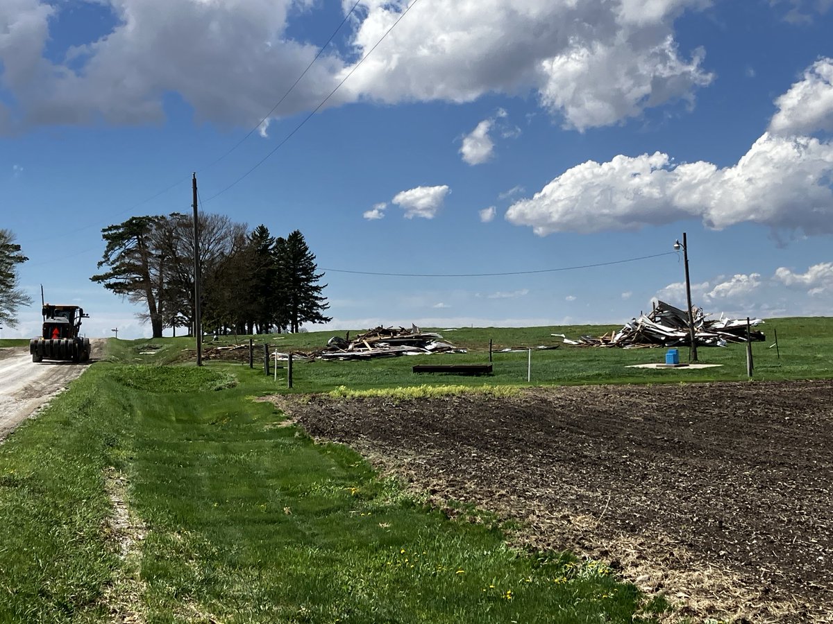 cychedup's tweet photo. @NWSDesMoines #iawx The #Tornado that destroyed an outbuilding NW of #Dallas_Center, IA intersected with the #RRVT 1.5 mi north, topping trees along the trail and depositing sheet metal along the way. Sheet metal was found 5 mi north along P Ave. - Spotter PK1131 https://t.co/G2IHDNESpy