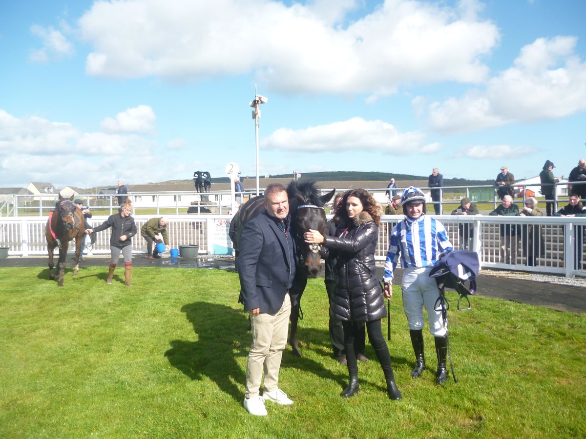 A winner today for @KeighleyTeam at Ffos Las under a great ride from @sean_bowen_ looked after by @ErnestaVerburg Thanks to owners Sarah and Leigh Powell for allowing me access to the paddock and share the winning celebrations.