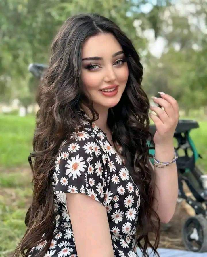 أخبـــــــــــــروه.. ❣️
أن عيني لاتعشق ســـــــــواه .
وفي حـــــــبه..
 بلغ الهوي أبعد مــــــــــداه.. ❣️
رفيق الروح هو..
نبض القلب هو..
من حروف أسمه ❣️ H ❣️
 إکتمل جمال الحيـــــــاة.❣️