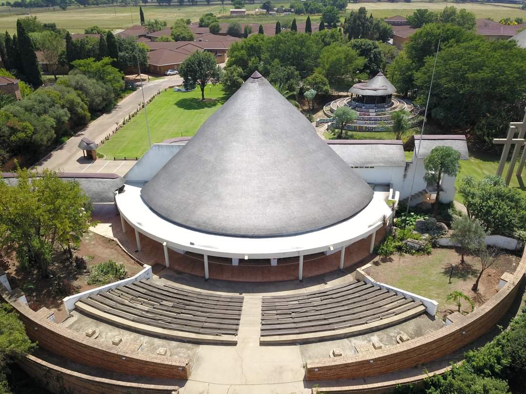 pretoria_of's tweet photo. Unlock your conference potential at Sizanani Conference Village in Bronkhorstspruit! 📚 Book your spot now for an unforgettable event experience. https://t.co/m7RcW1PAmL