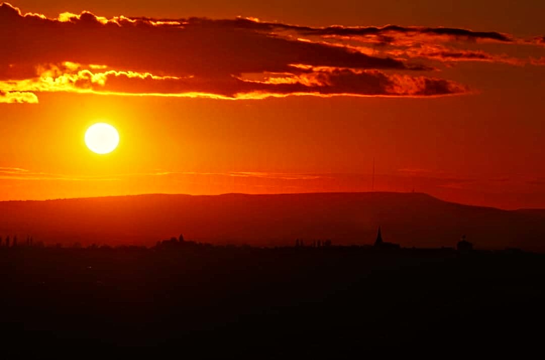 Night all after getting sidetracked by the kestrel tonight's sunset #sunset
#sunsetlovers#thephotour# nature