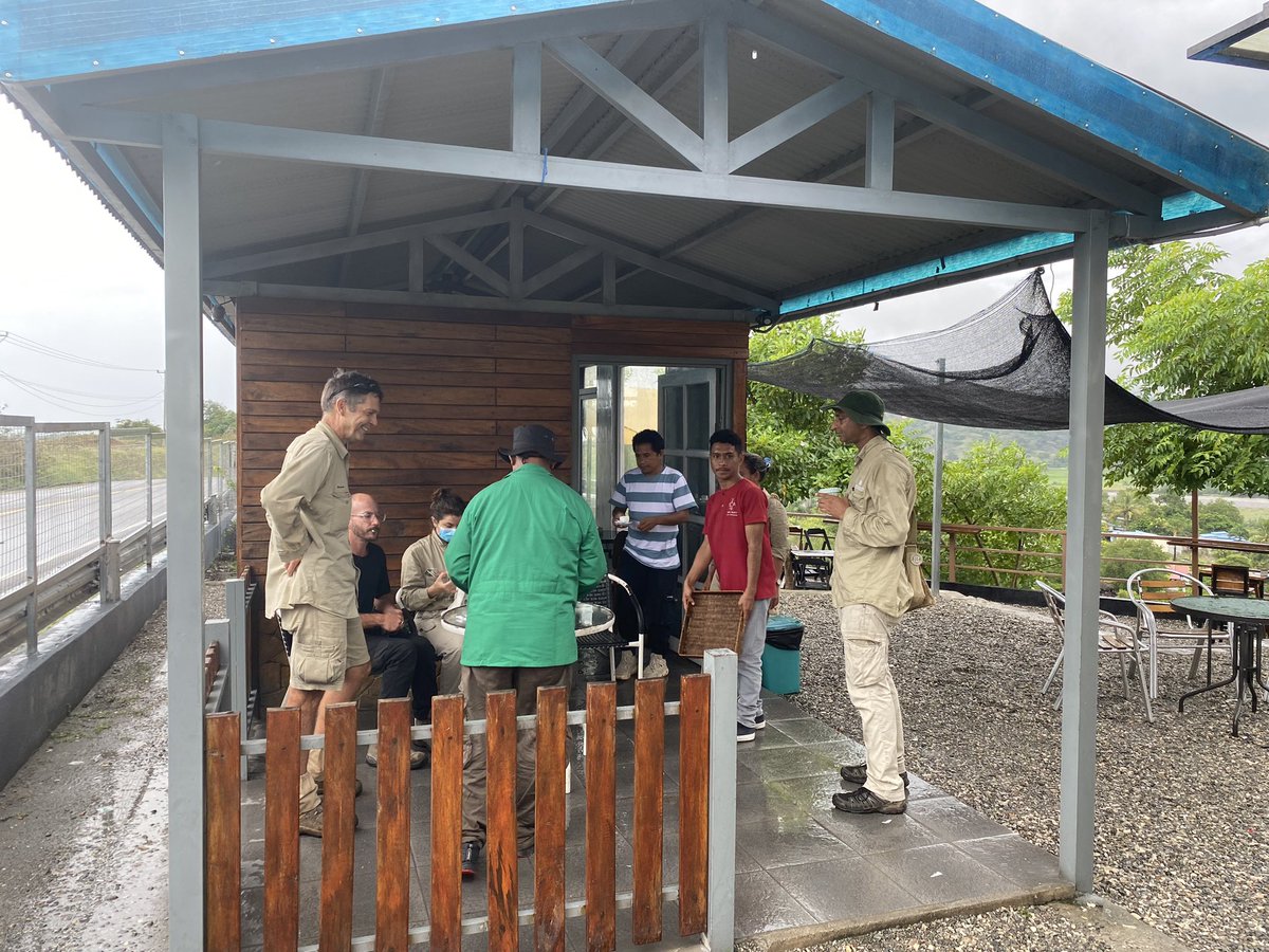 Fantastic to meet specialists from Australia’s @DAFFgov and #TimorLeste’s Ministry of Agriculture & Fisheries on the road this week. A terrific partnership helping to manage protect biosecurity #biosecurity #partnership