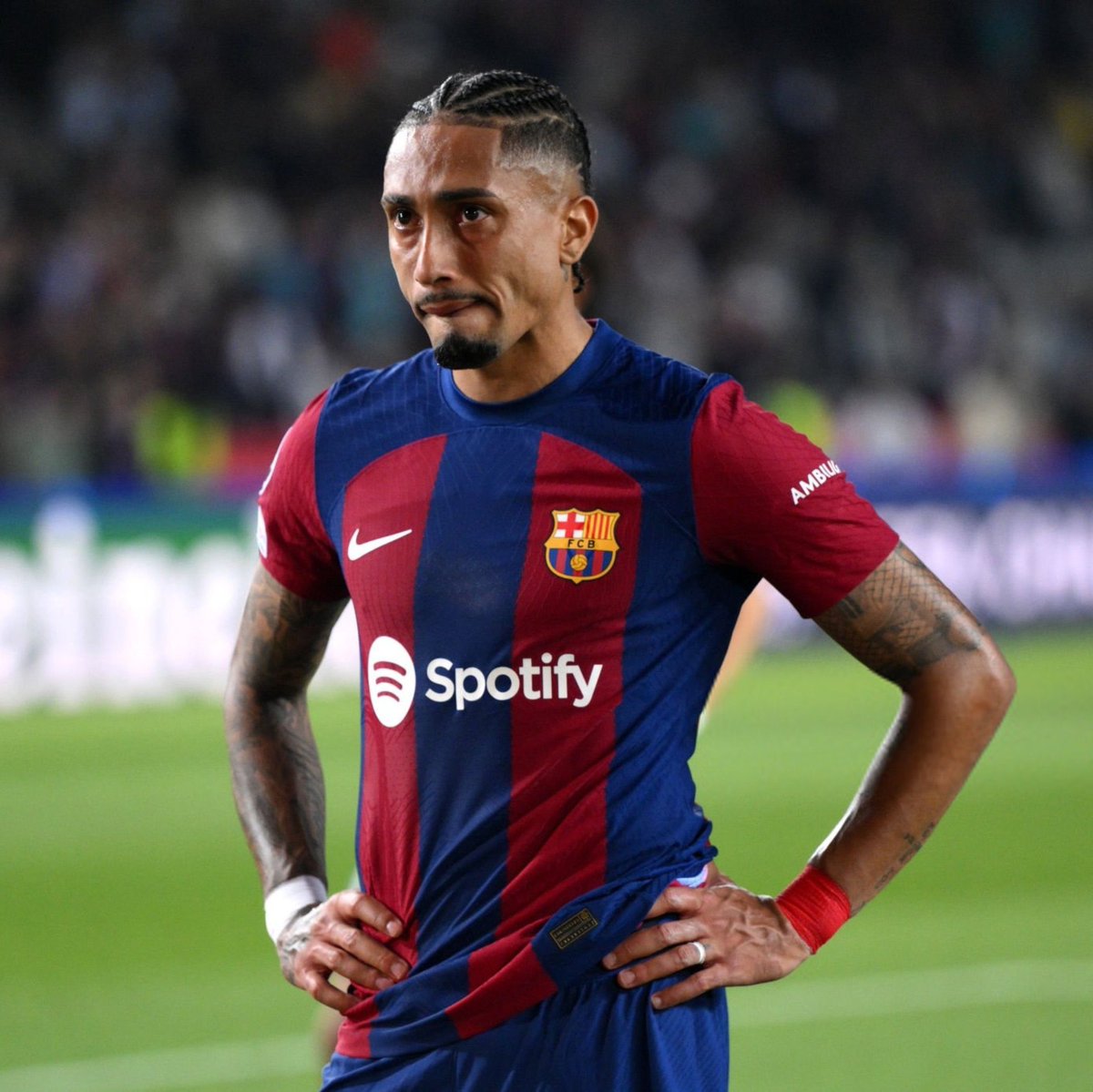 Lui a répondu présent et a fait ce qu’aucun attaquant n’avait réussi depuis le départ de Messi et Neymar, être décisif sur des phases éliminatoires de LDC.

L’un des seuls qui n’aura rien à se reprocher ce soir.