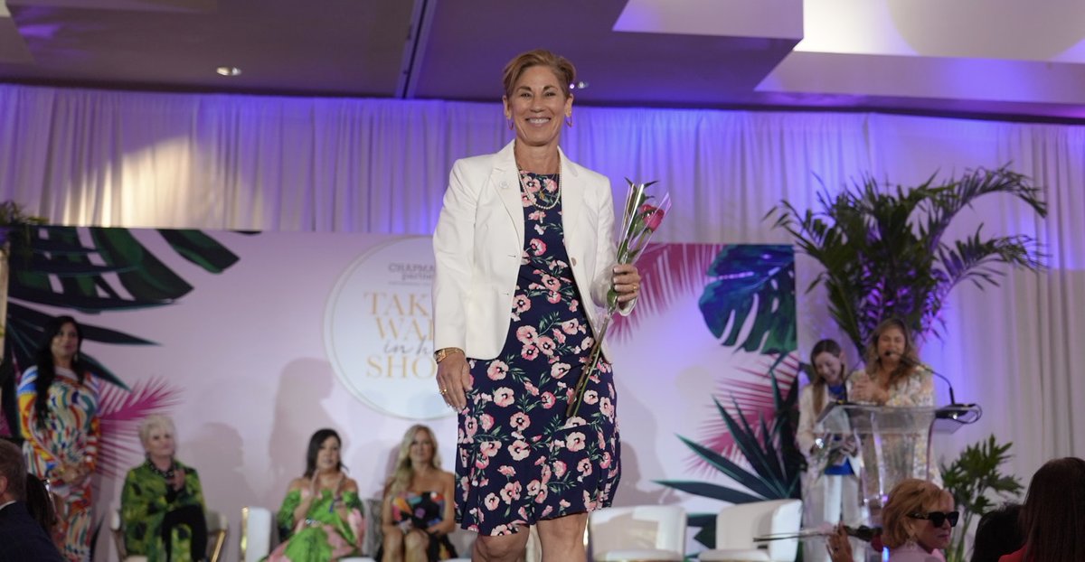 Celebrating Suzie Sponder, #GMCVB Sr. Director of Marketing Communications, at @ChapmanPartner's Take A Walk in Her Shoes luncheon!🏆 Suzie's 2 decades of empowering women and children in need through holiday events, monthly meals and hands-on involvement are inspiring. Congrats!