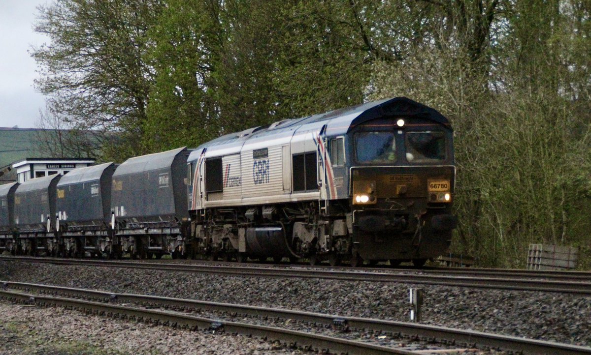 Cemex liveried GBRf class 66 No. 66780 passes Earle’s sidings, Hope with 6G75 Tunstead sidings to Washwood Heath up sidings. 10th April 2024.