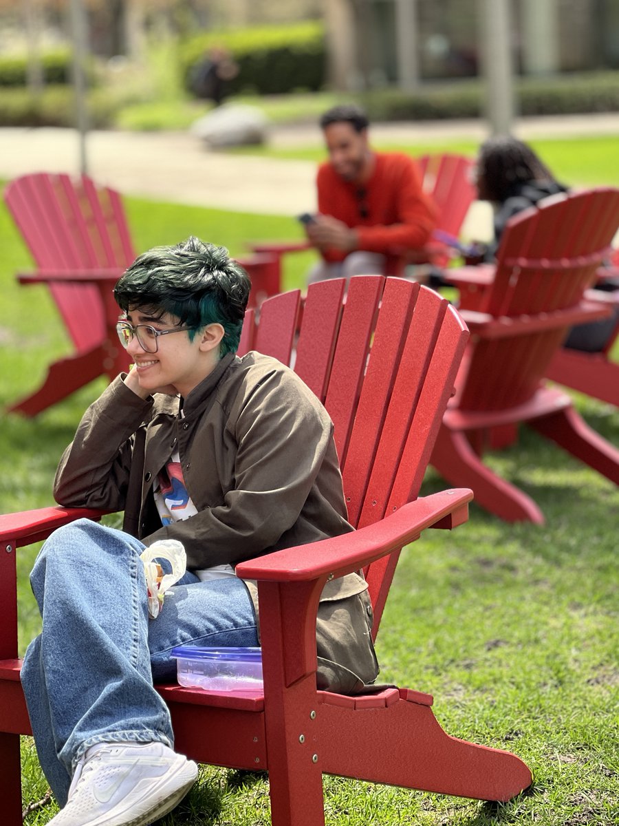 thisisUIC's tweet photo. Guess who's back 🪑😎
#RedChairSeason #AdirondackChairs #SignsOfSummer #UIC https://t.co/LJdKka7oXG