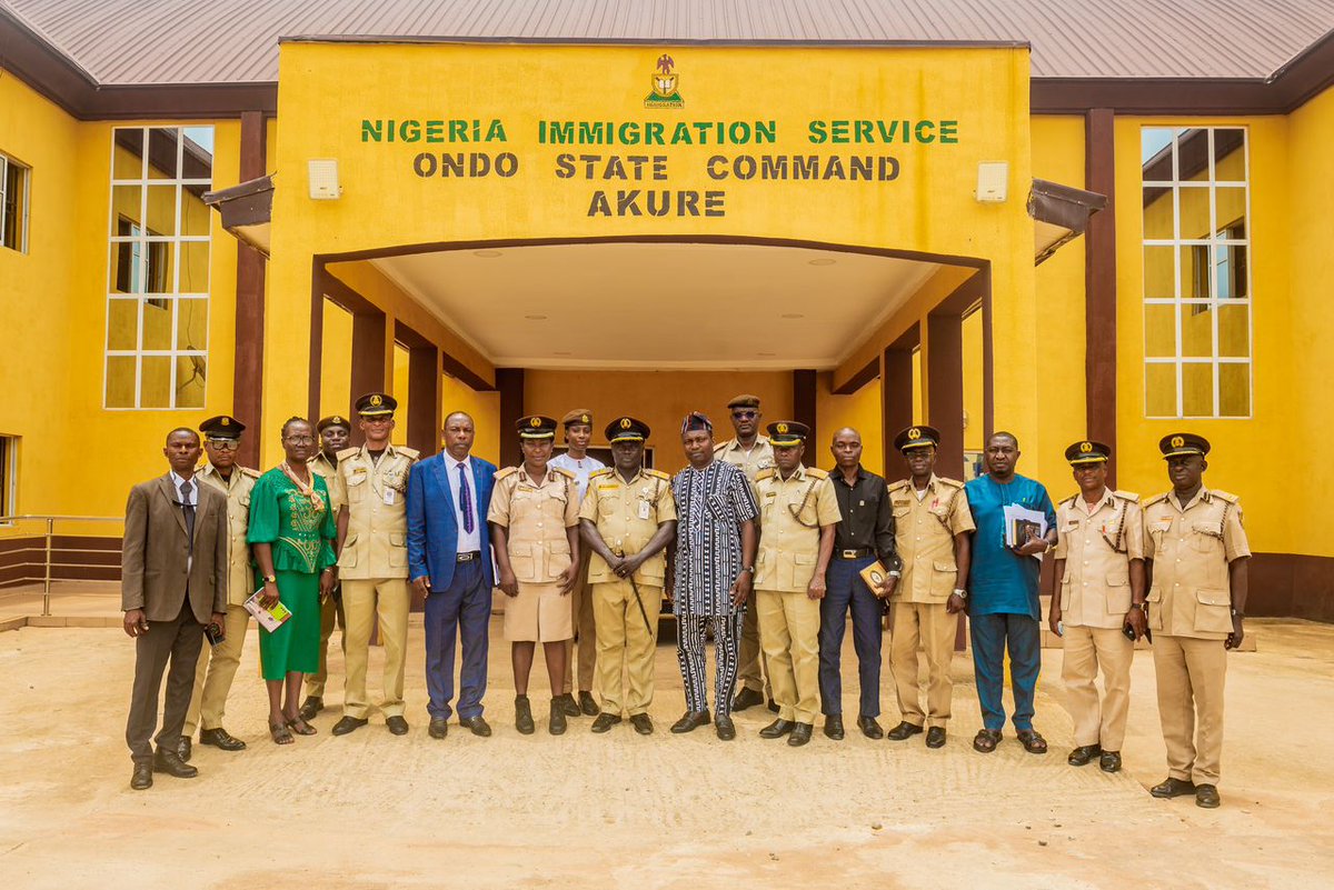 Both Visits ended with the Chairman ODSIEC and REC INEC signing visitor’s register and group photographs.

DSI TG Alebiosu,
CPRO, NIS, ONSC.
for: Comptroller Of Immigration Service, Ondo State Command

#NISdeyforyou #NISondocommand #NISOndoState #Immigration #Nigeria #Akure