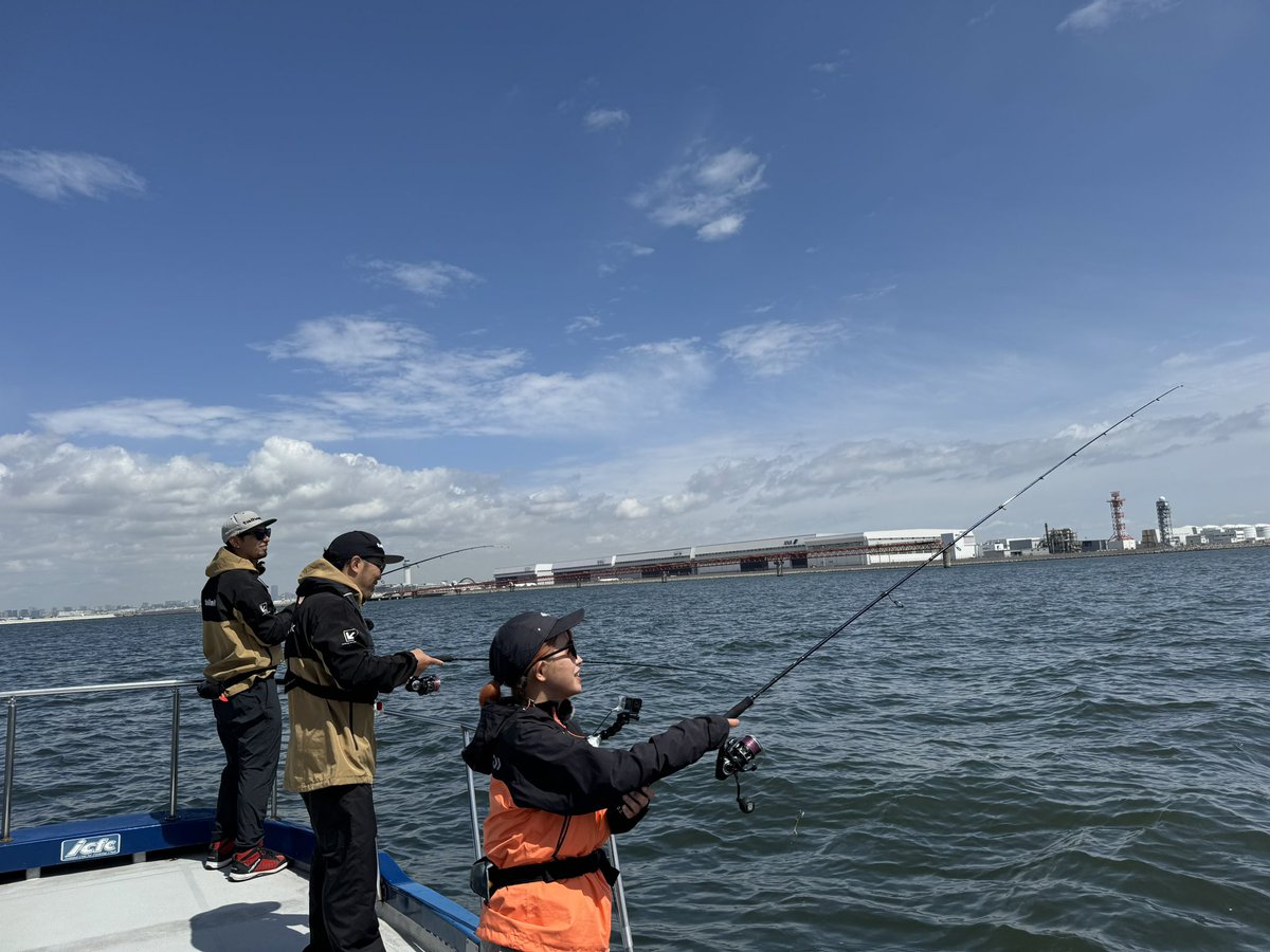 golf_golf_1192's tweet image. 世の中にはカッコいい大人がたくさんいると教わった東京湾釣りでした。
横浜で釣りしたら、炒飯食べて、買い物して帰るのが一番いいです。
#釣りわっしょい
#民生炒飯
#IRIE