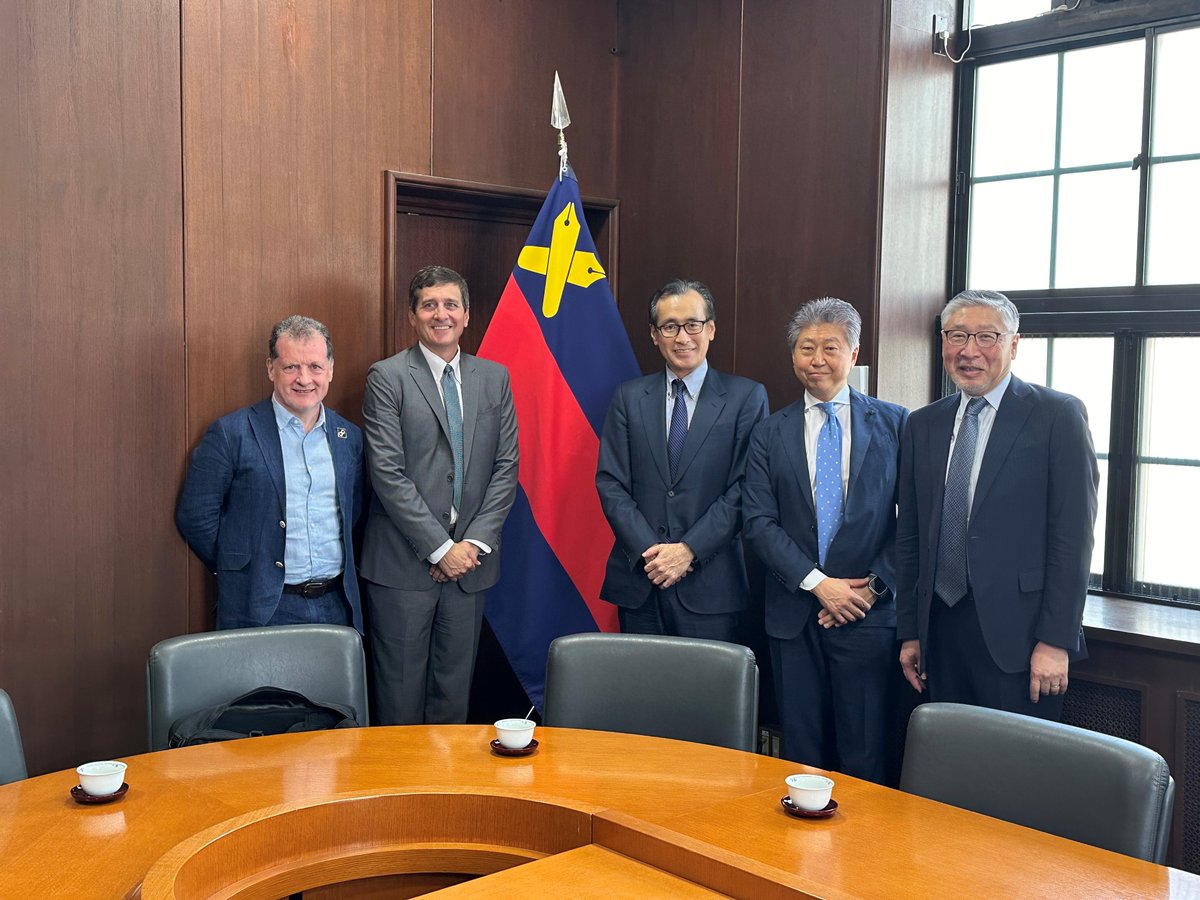 🇯🇵 Hello from #Japan! Thank you for your inspiring leadership, Dr. Yuko Kitagawa at #Keio University Hospital. @AWScloud is committed to supporting @KeioGlobal's cutting-edge #healthcare services & more.🙌 @Keio_univ_PR #慶應義塾大学病院 👉aws.amazon.com/health/gen-ai/