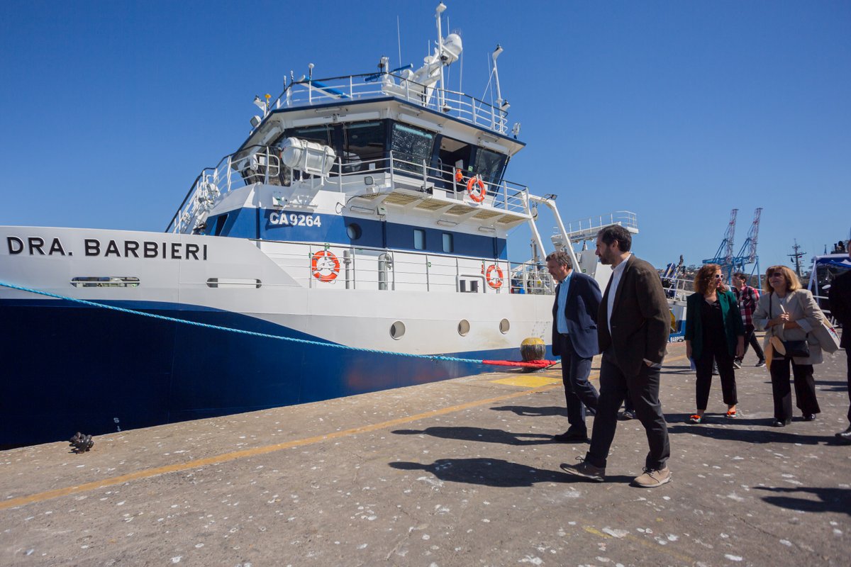 ¡Presentamos el primer buque de investigación oceanográfica 100% diseñado y construido en Chile! 🇨🇱🛥 ✅ Hoy junto a @subpesca, @sernapesca, @indespa, @min_ciencia y la @Armada_Chile dimos inicio a las operaciones del buque Dra. Barbieri.