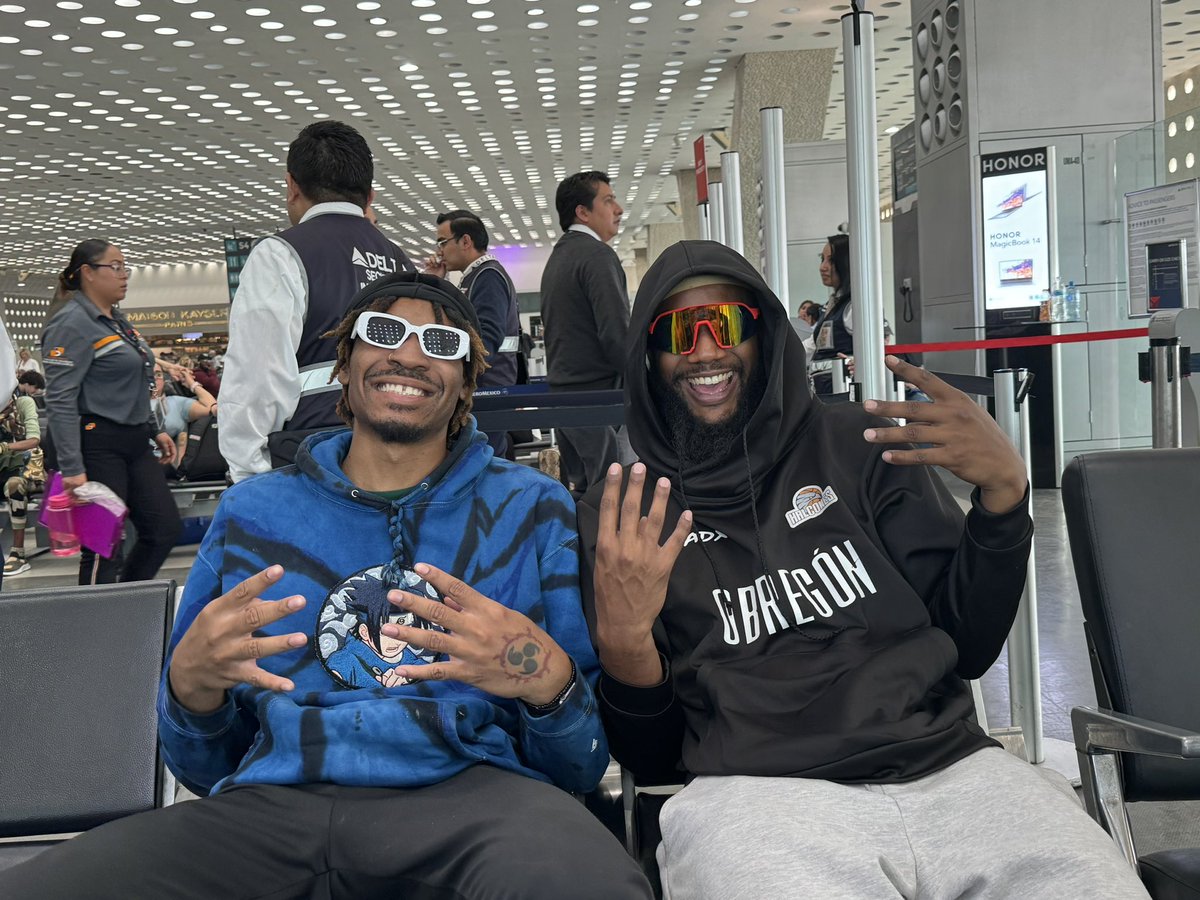 Picture taken by @McNeilMavMom  in Mexico City 🇲🇽