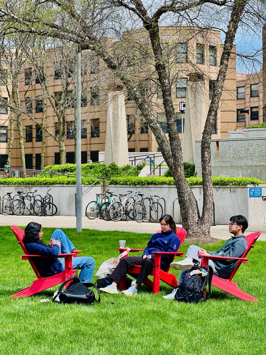thisisUIC's tweet photo. Guess who's back 🪑😎
#RedChairSeason #AdirondackChairs #SignsOfSummer #UIC https://t.co/LJdKka7oXG