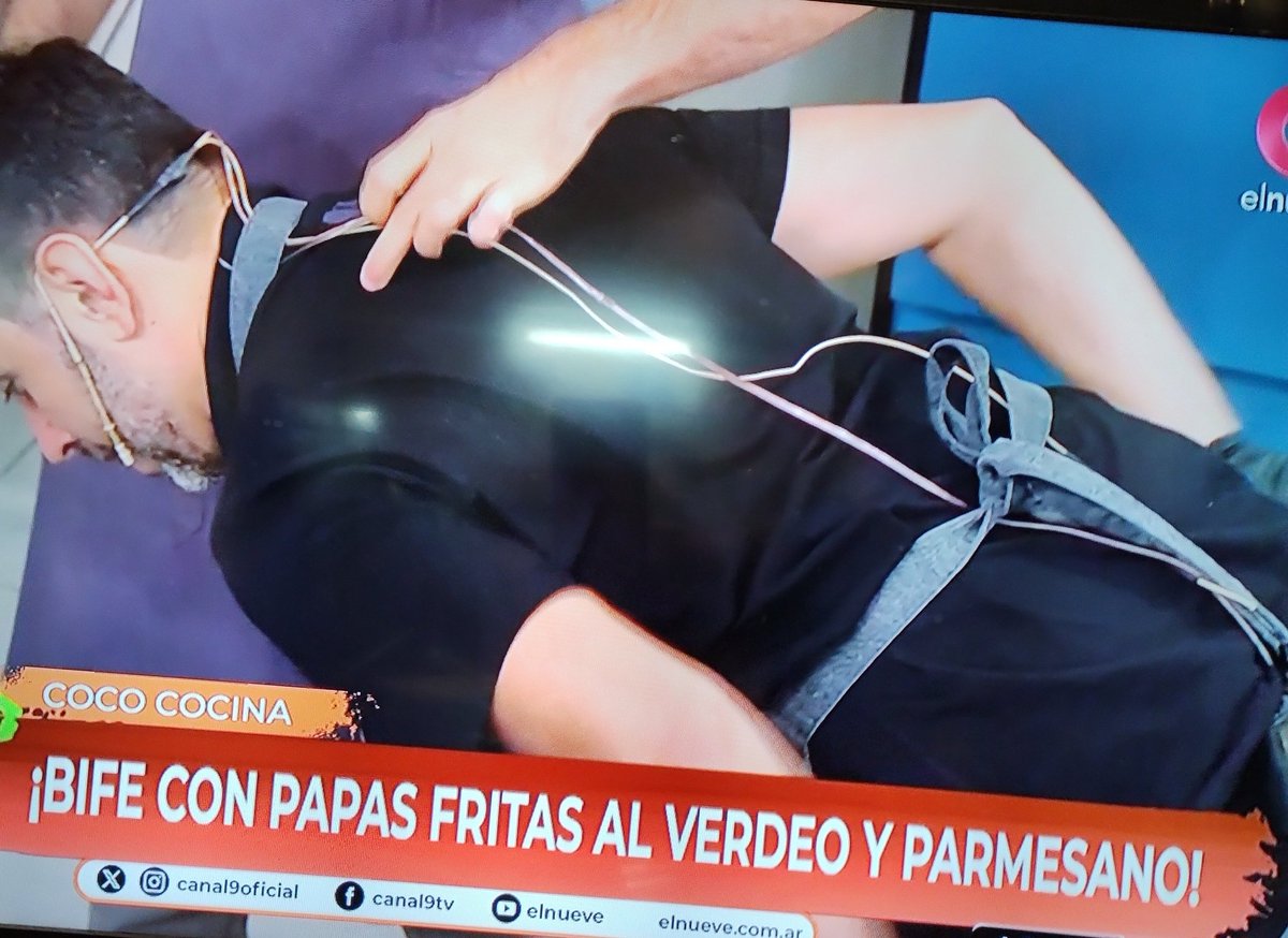 Pensé que estaba mirando un programa de cocina pero de repente me encontré con esta situación, alto trío con <a href="/jimenacocinaok/">jimena monteverde</a> <a href="/cocococinero/">Coco Carreño</a> <a href="/ChefPacoAlmeida/">Paco Almeida</a>  😳