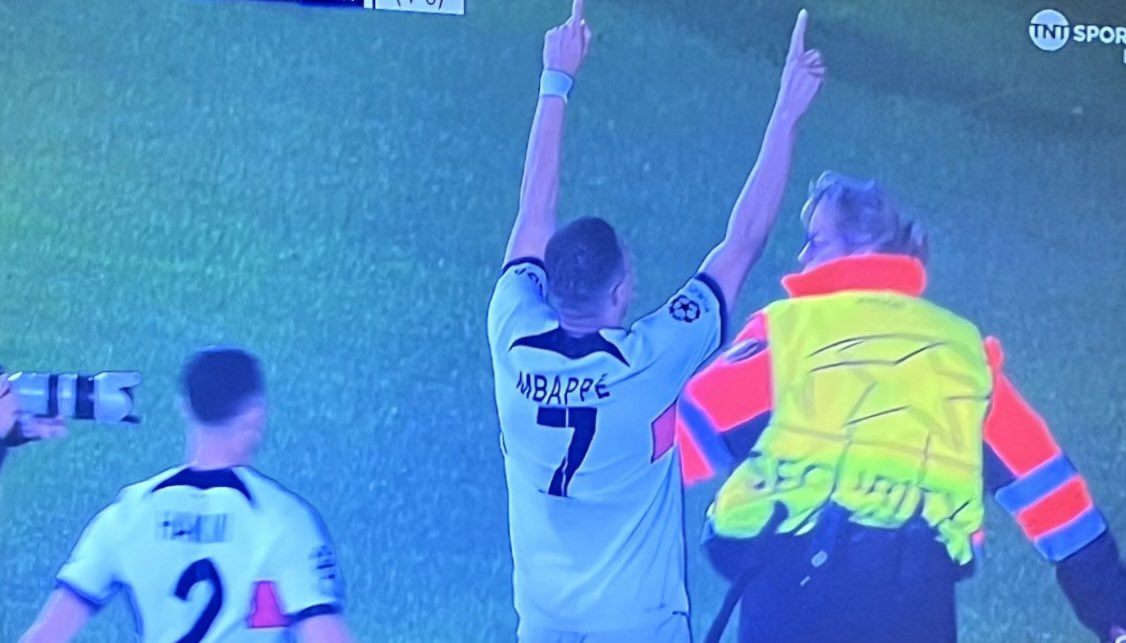 Le meilleur défenseur barcelonais ce soir sur Kylian Mbappé #BARPSG