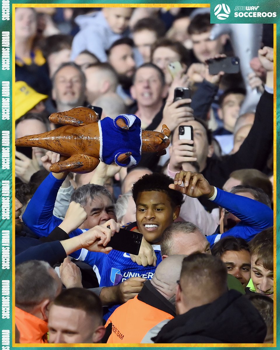 Absolute scenes post-match at Fratton Park! 🤩🔵 @yengikusini is playing in the Championship next season! 🎉 #Socceroos #AussiesAbroad