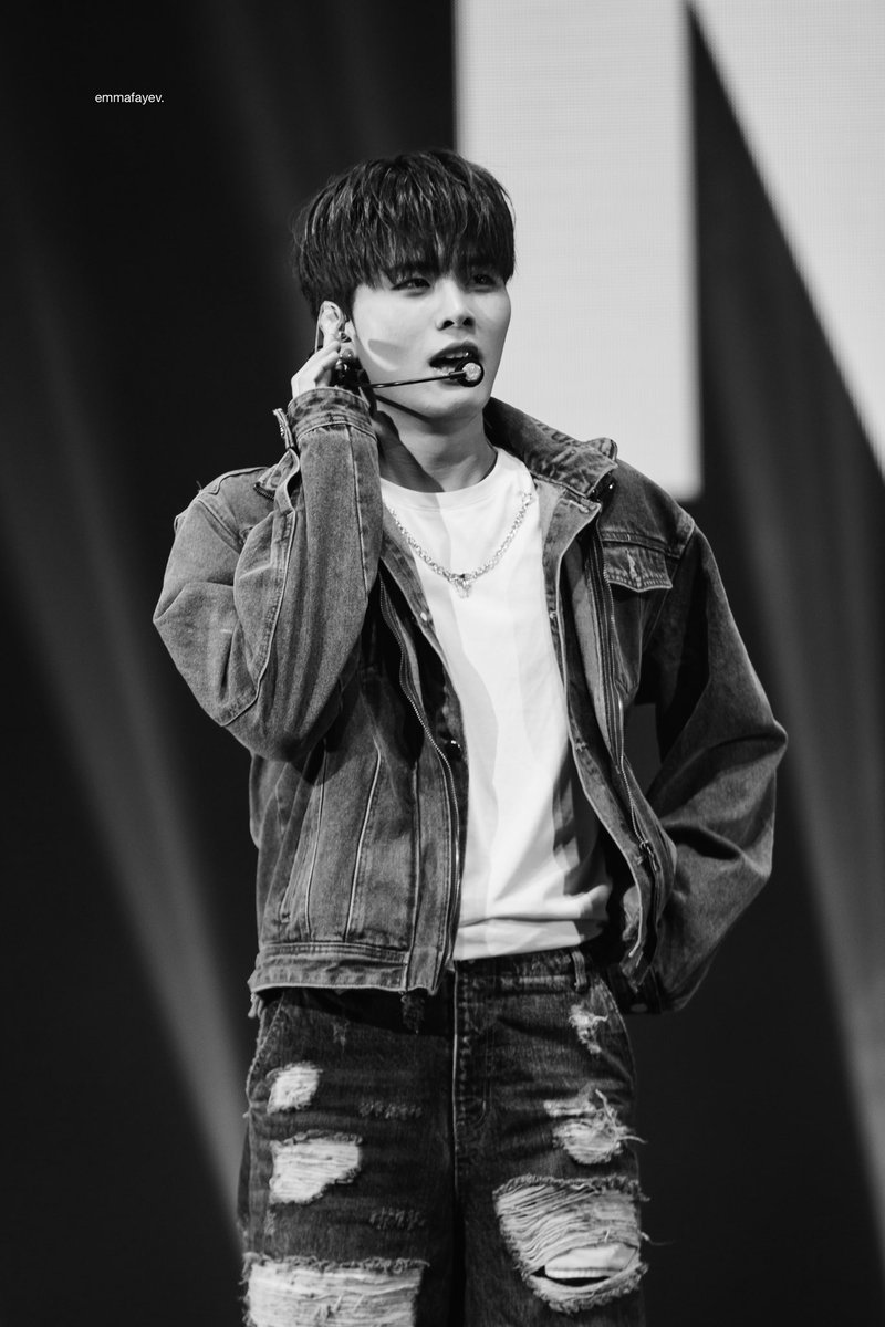 emmafayev's tweet photo. 240410 β NXD Hwang Jaemin ν©μ¬λ―Ό, ONEUS 2nd World Tour 'La Dolce Vita' in Los Angeles
#NXD #NeXtiDentity #NXD_JUMP #OneusinUS #OneusinLA #La_Dolce_Vita #OneusWorldTour https://t.co/uquNBJojdR