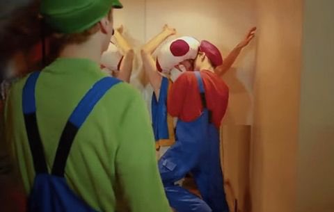 mousstery's tweet photo. cyprien qui insulte les LGBTQ+ alors qu'il y a quelque années il embrassait hugotoutseul dans la vidéo "Luigi Clash Mario"... vraiment très triste  de changer comme ça 😥 😥 https://t.co/VlUWDEGHj7