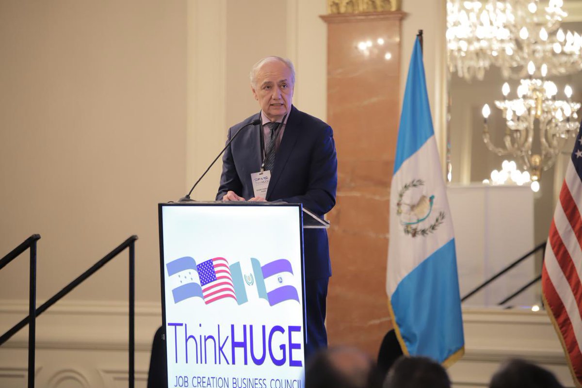 jczapata_s's tweet photo. Un gran evento hoy con #ThinkHuge y @FUNDESA para poder mostrar las oportunidades del Triángulo Norte para el Nearshoring, el impacto social y ambiental de las empresas, así como la atracción de inversiones en los países de Centroamérica. #GuatemalaNoSeDetiene https://t.co/ZFr4mYp6VZ