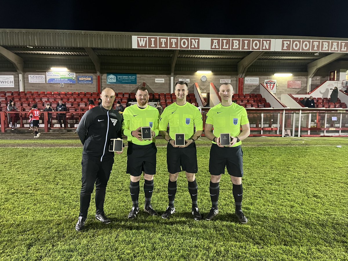 Cheshire_FA's tweet photo. 🏆SENIOR CUP

Special mention to tonight’s match officials on delivering an excellent performance👏🏼⚽️

R: Richard Woodward
AR1: Jake Burton
AR2: Tom Fox
4th: Darren Rogers

#CREHYD https://t.co/Y9gXXyzROK