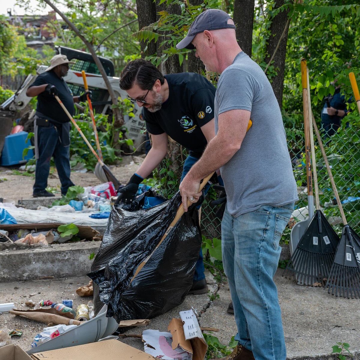 Every year, the Mayor’s Spring Cleanup brings together hundreds of residents in service to clean and beautify the neighborhoods where we  live, work, and play. ♻️ Join us this year for the 2024 spring cleanup on Saturday, April 27, from 9AM-1PM. 👏