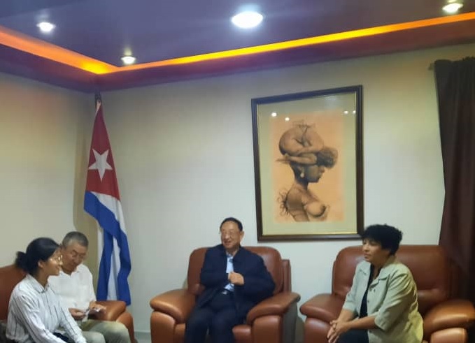 Visita #Cuba🇨🇺 delegación parlamentaria de República Popular #China🇨🇳, encabezada por Luo Shugang, presidente de Comisión de Educación, Ciencia, Cultura y Salud de la Asamblea Popular Nacional del hermano país asiático A su llegada a La Habana, fue recibido por @marthadelcmv