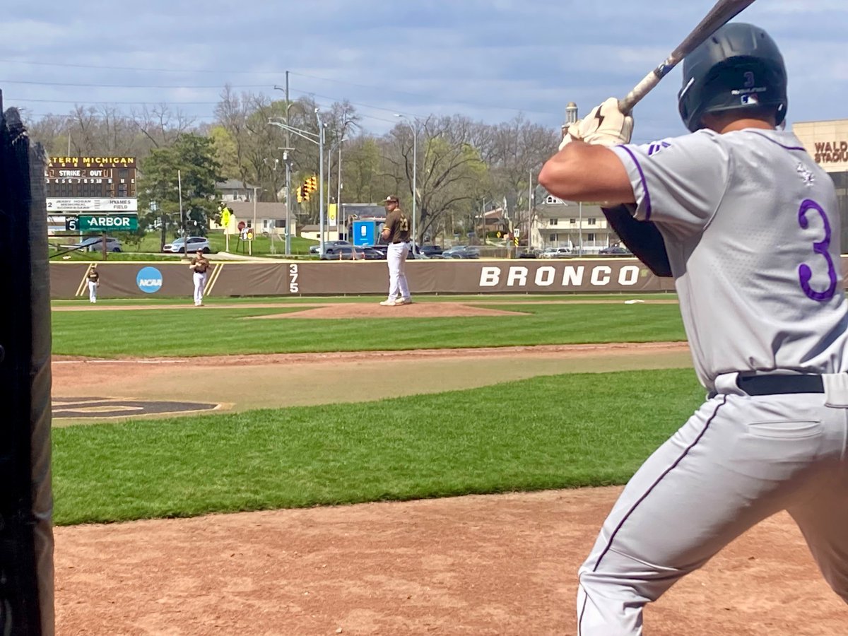 GCMapleLeafs_BB's tweet photo. The Leafs took on the Broncos of Western Michigan University today in Kalamazoo. Great day for baseball. Proud of the guys and the way they came out to compete! https://t.co/vHF26JQKXc
