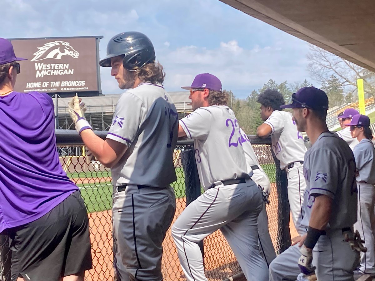 GCMapleLeafs_BB's tweet photo. The Leafs took on the Broncos of Western Michigan University today in Kalamazoo. Great day for baseball. Proud of the guys and the way they came out to compete! https://t.co/vHF26JQKXc
