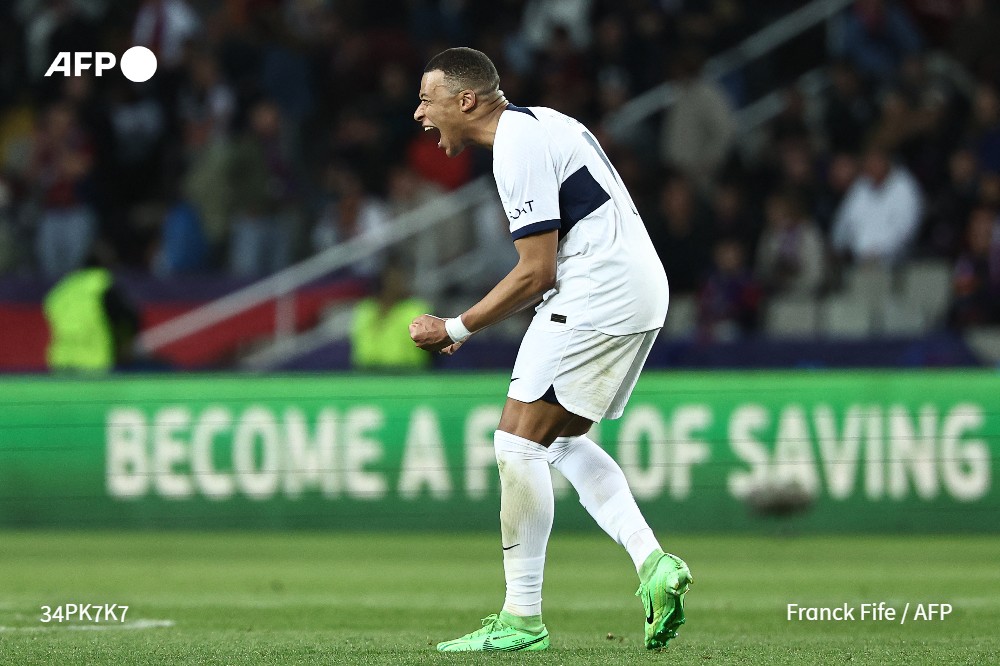 ⚽ Le PSG s'est qualifié pour les demi-finales de la Ligue des champions où il affrontera le Borussia Dortmund, en s'imposant 4-1 à Barcelone avec un doublé de Kylian Mbappé #AFPSports